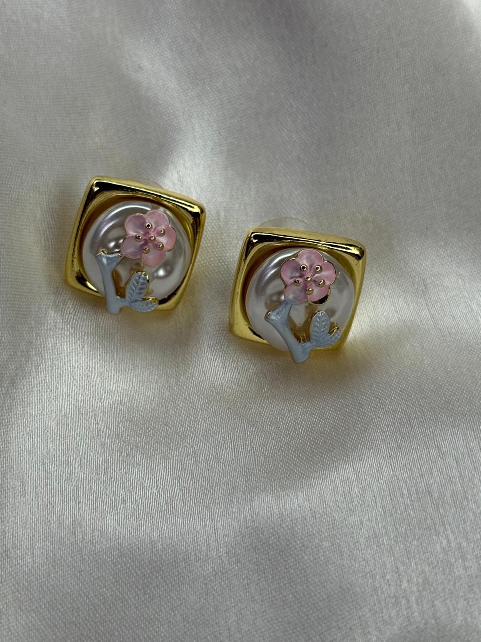 Rosebud Pearl Frame Studs