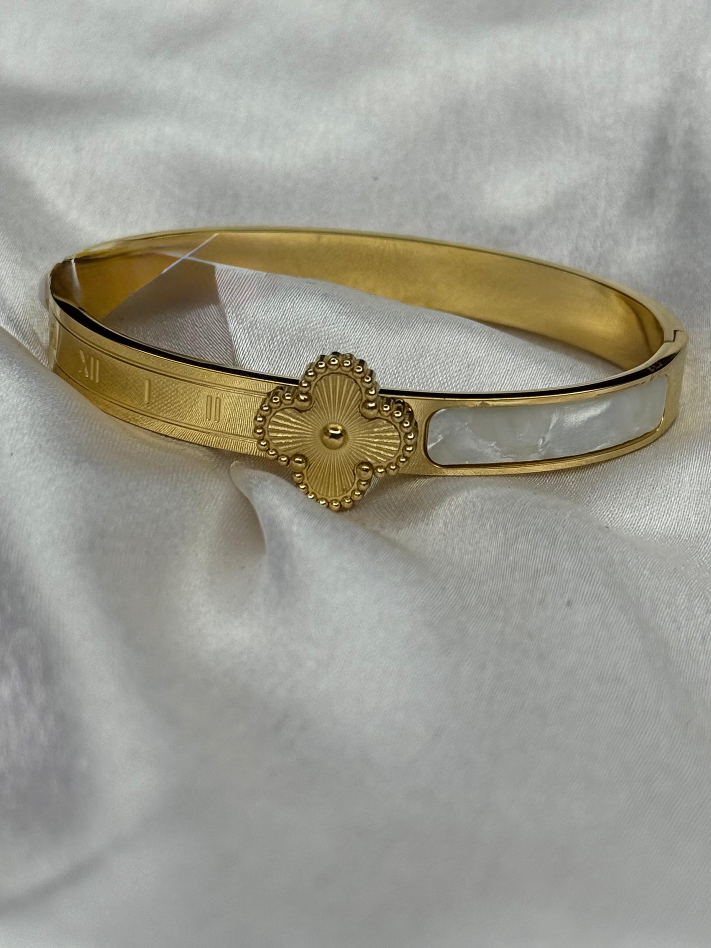 Eterna Noiré Clover Kada