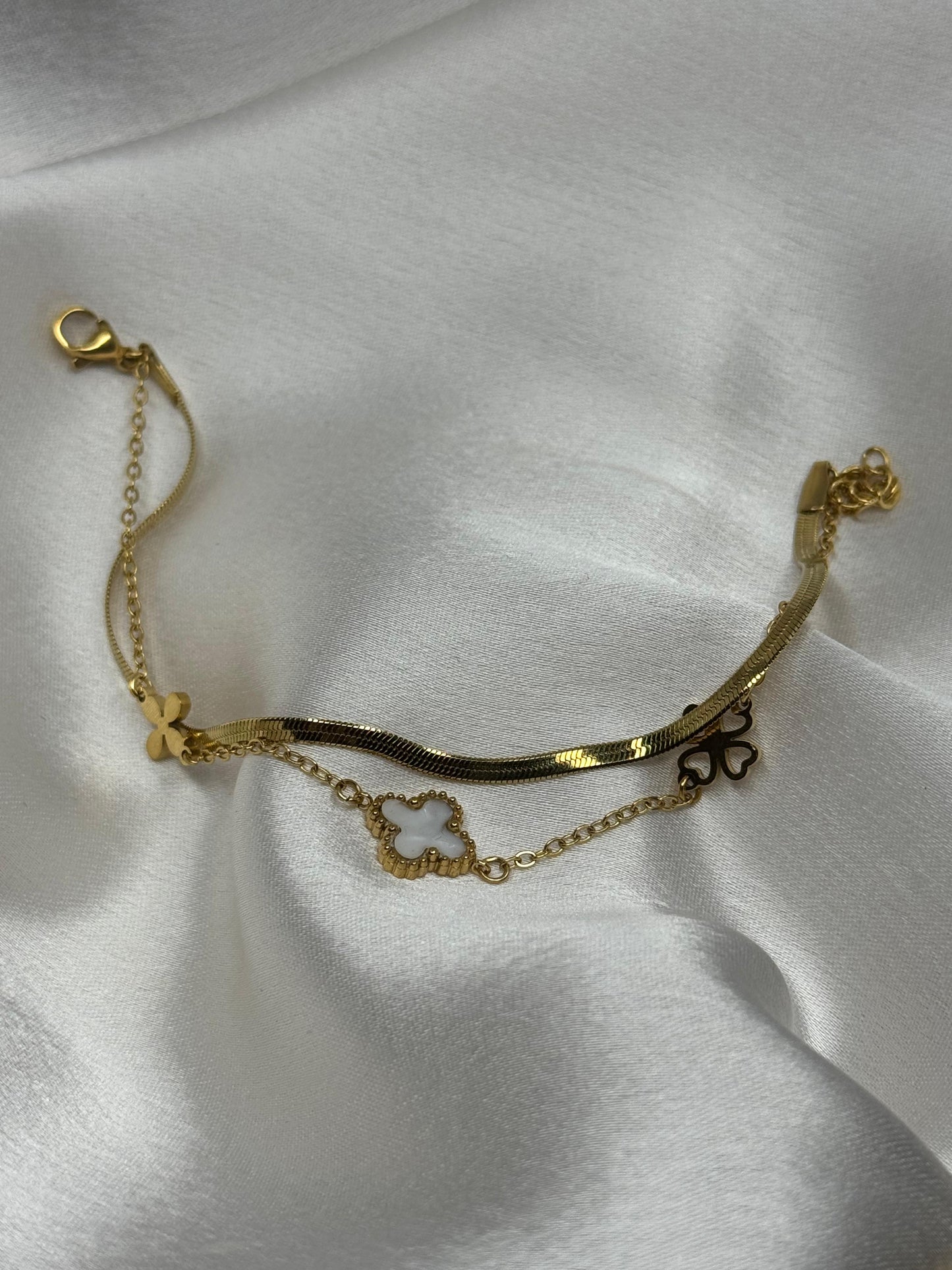 Ivory Clover Elegance Bracelet