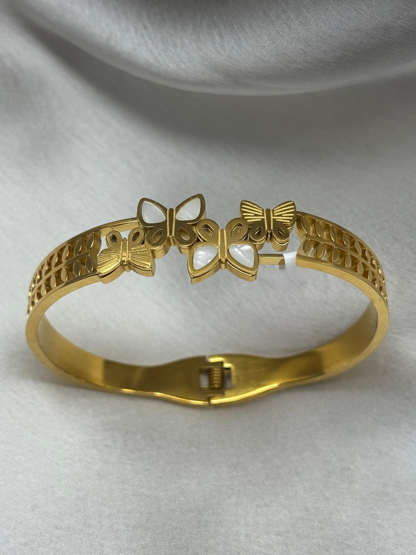 Aura Butterfly Kada