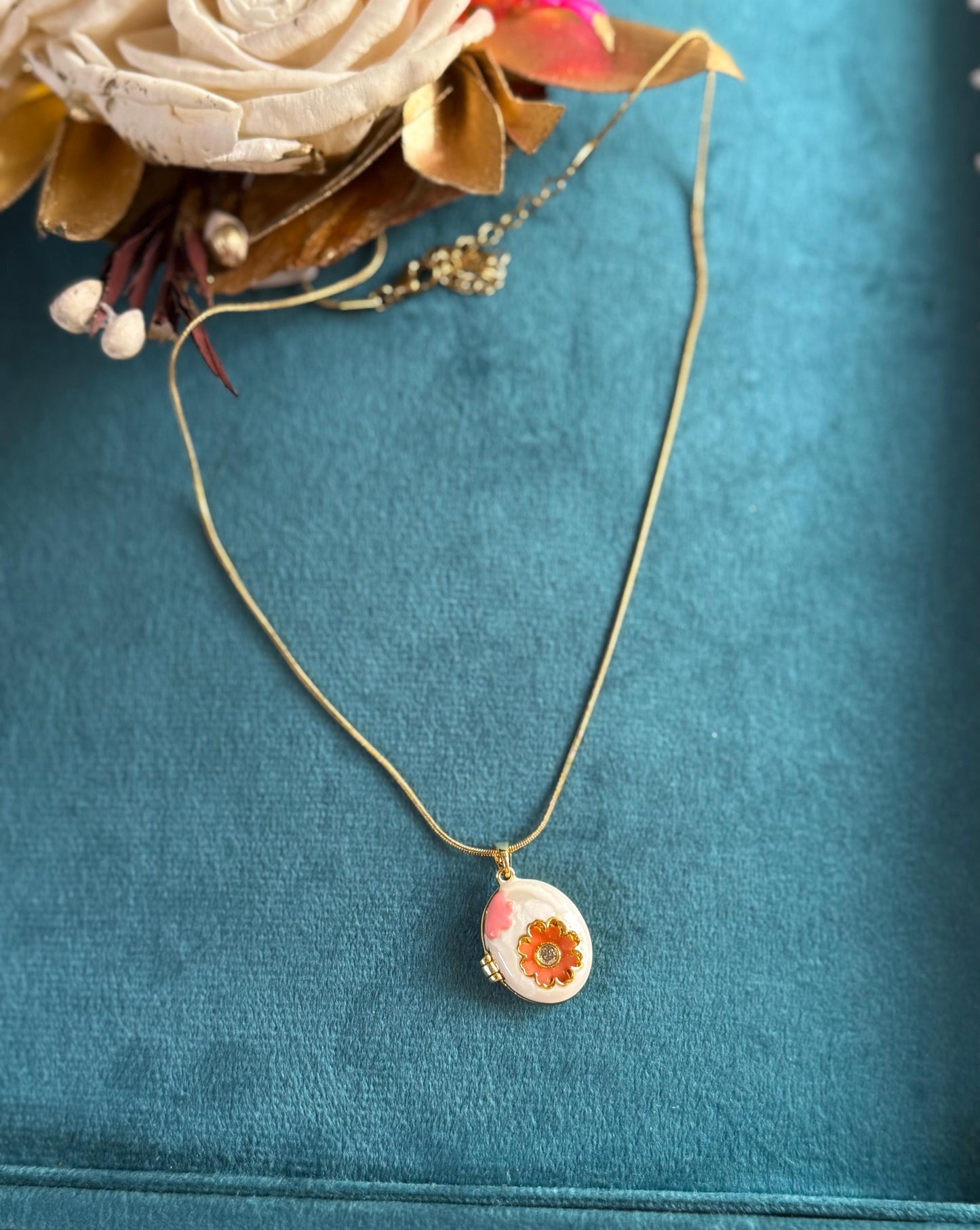 Spring Daisy Pendant