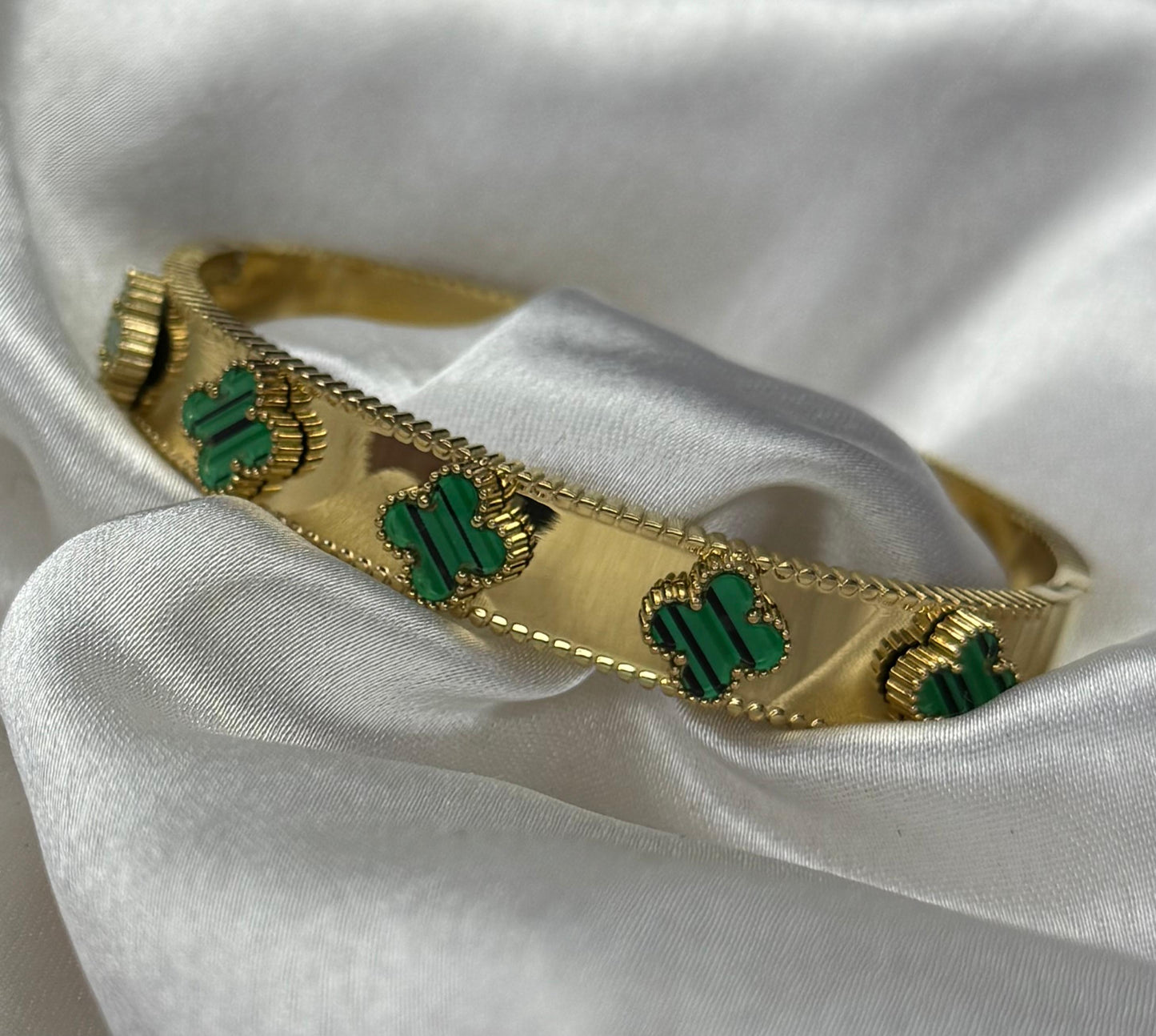 Heirloom Emerald Clover Kada