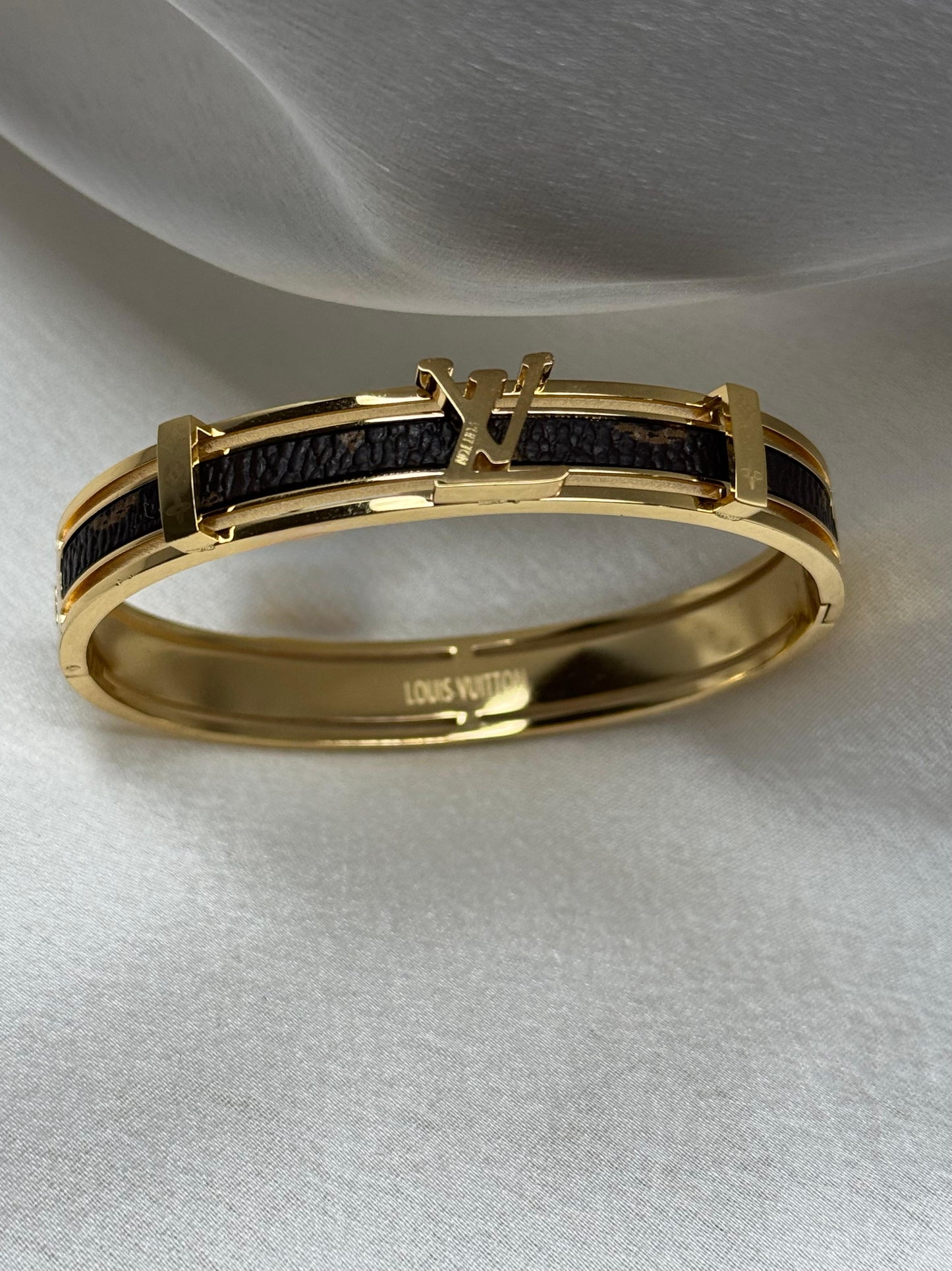 Iconic LV Lock Kada