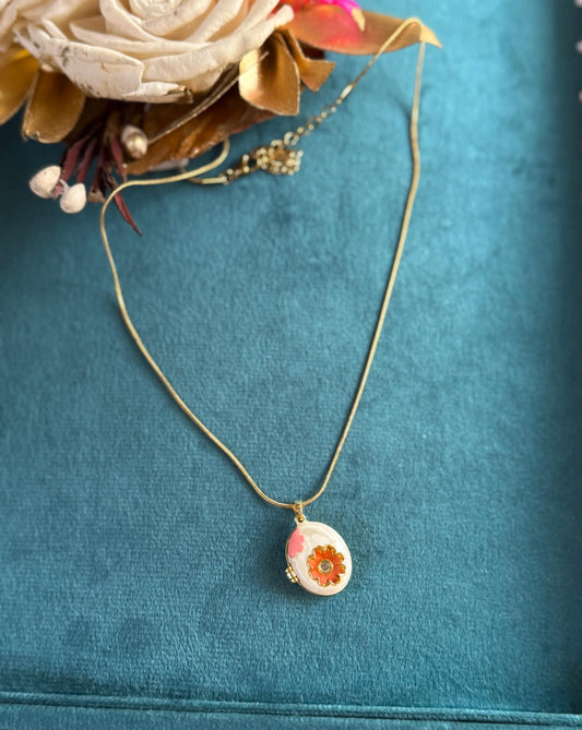 Spring Daisy Pendant